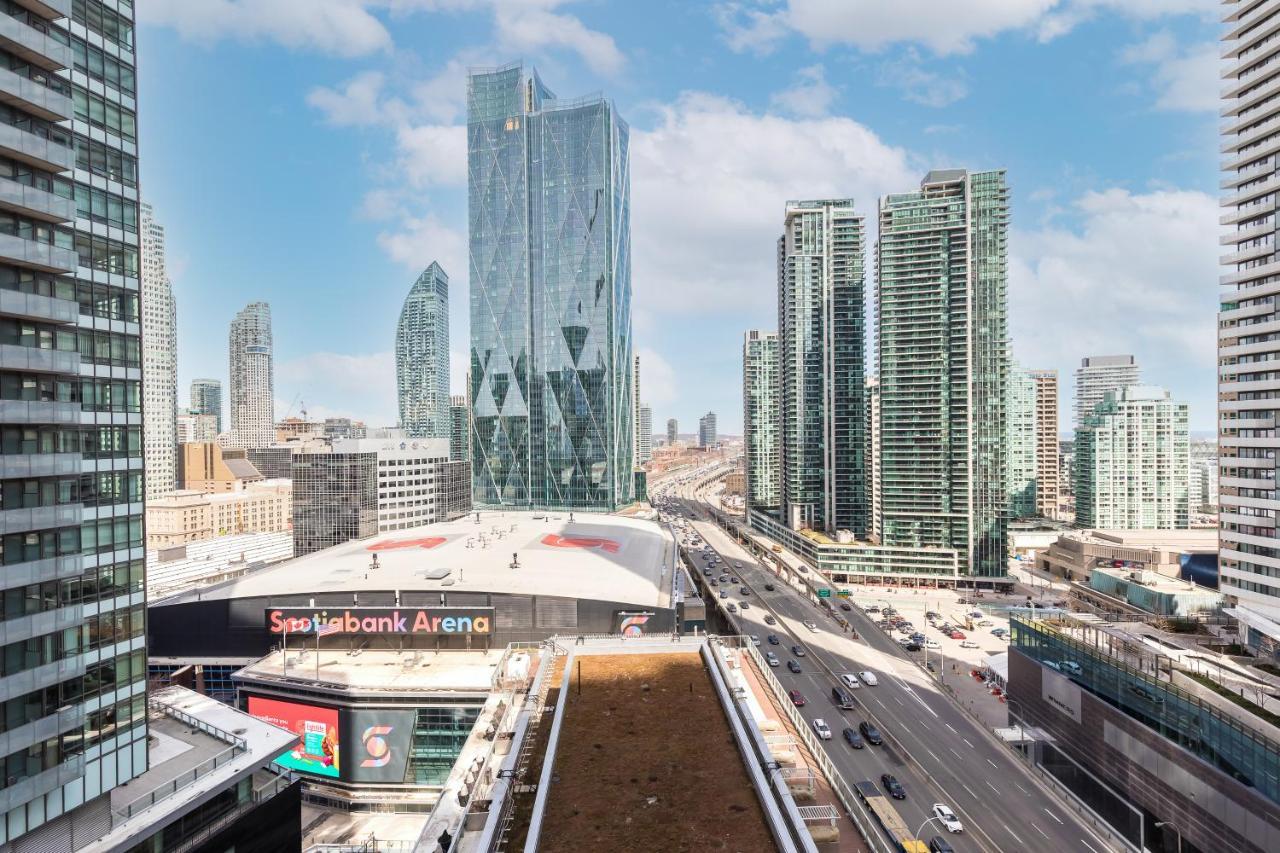 Centrally Located In The Heart Of Downtown Apartment *