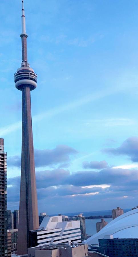 Luxury Cn Tower View Apartment