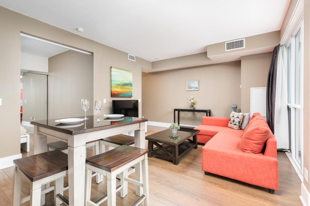 Centrally Located In The Heart Of Downtown Apartment *