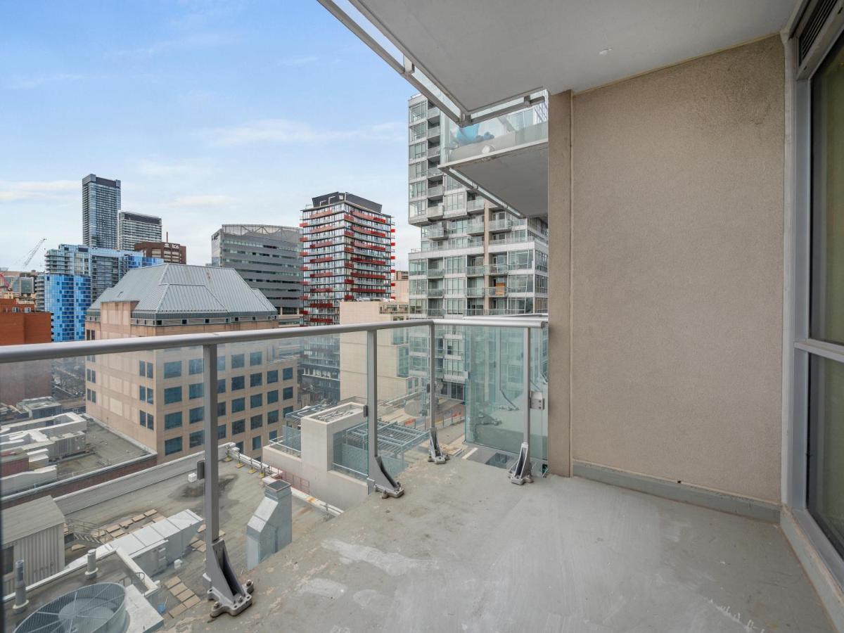 High-end 2 Bedroom - Entertainment District, Downtown - Skyline View & Balcony * Toronto