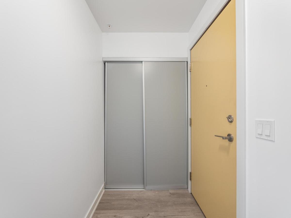 Apartment High-end 2 Bedroom - Entertainment District, Downtown - Skyline View & Balcony Toronto