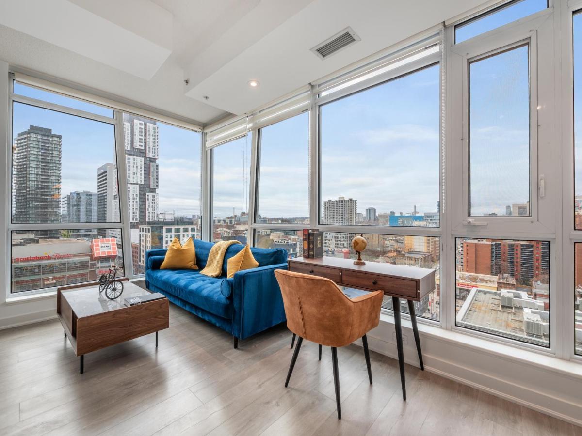 Apartment High-end 2 Bedroom - Entertainment District, Downtown - Skyline View & Balcony *