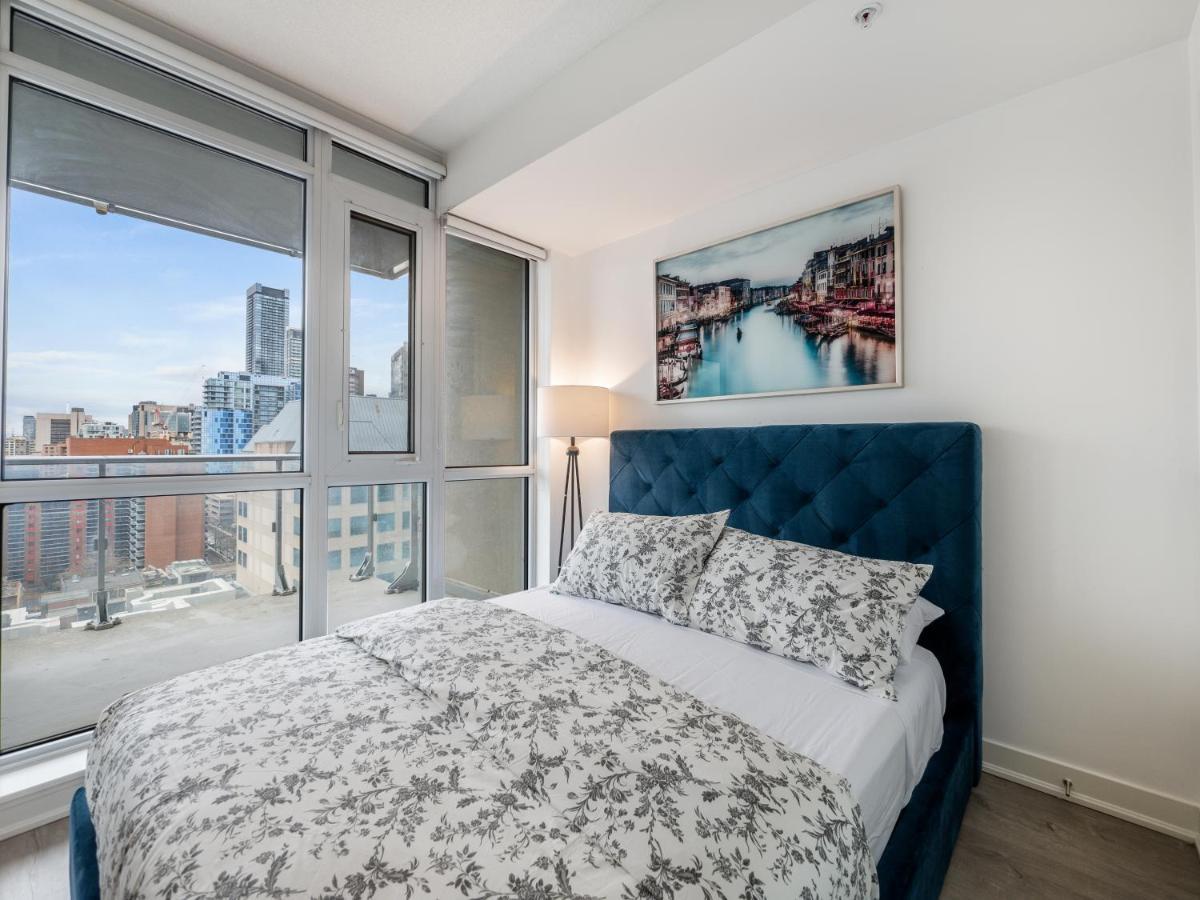 High-end 2 Bedroom - Entertainment District, Downtown - Skyline View & Balcony Toronto