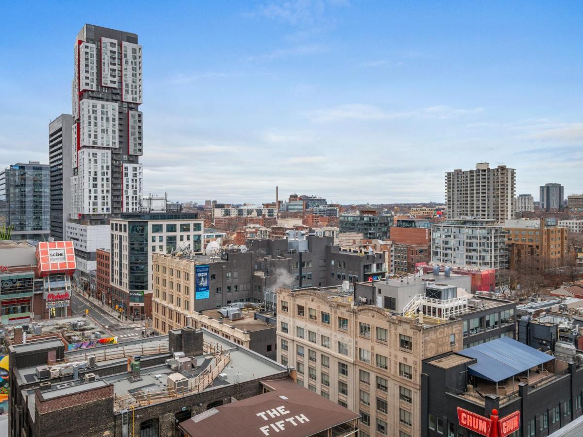 Apartment High-end 2 Bedroom - Entertainment District, Downtown - Skyline View & Balcony