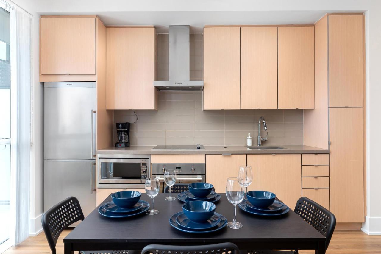 Apartment Centrally Located In The Heart Of Downtown *