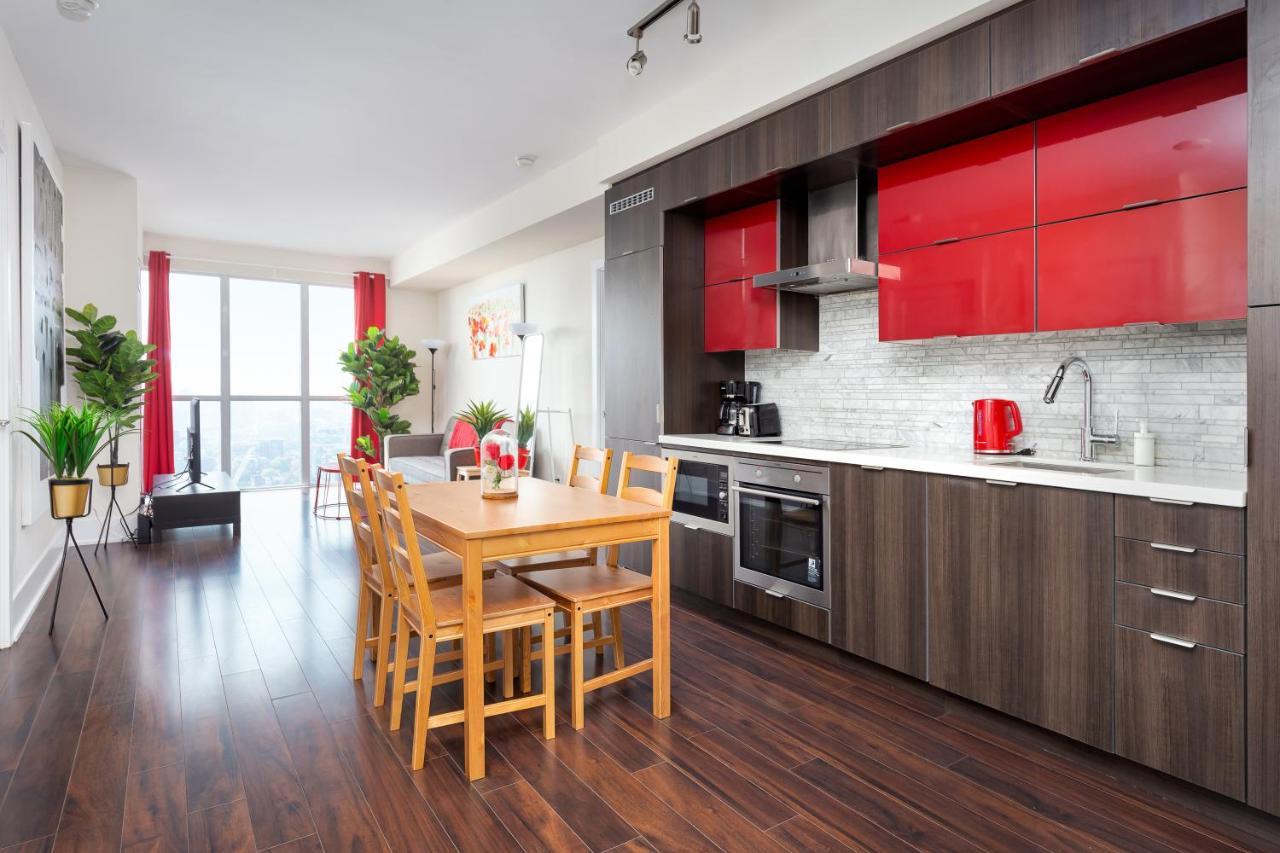 Centrally Located In The Heart Of Downtown Apartment