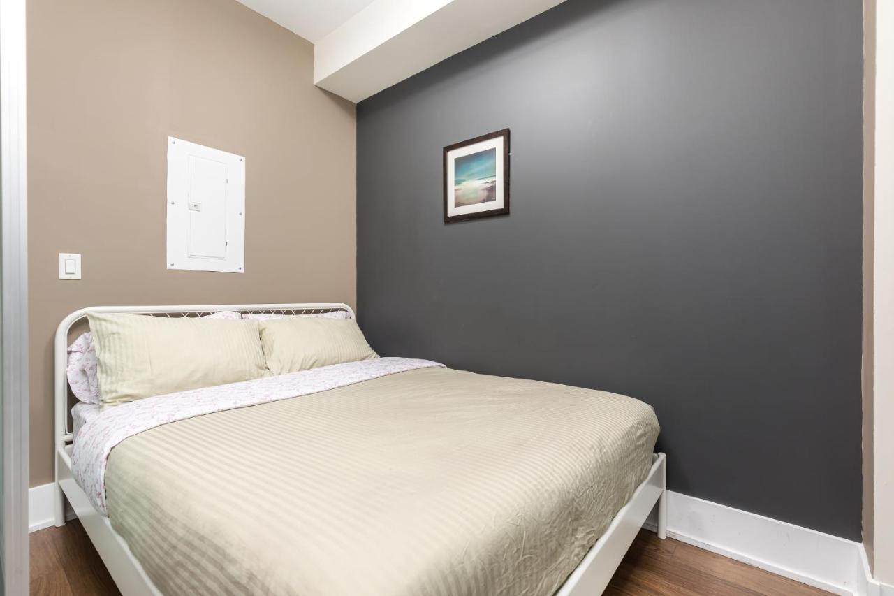Perfectly Downtown With Free Parking Apartment Toronto