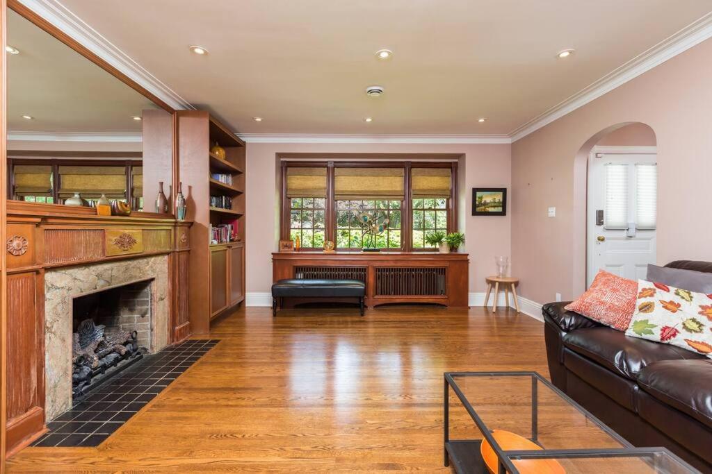 2-bdrm Lovely - Sunnylea Prime -the Kingsway * Toronto