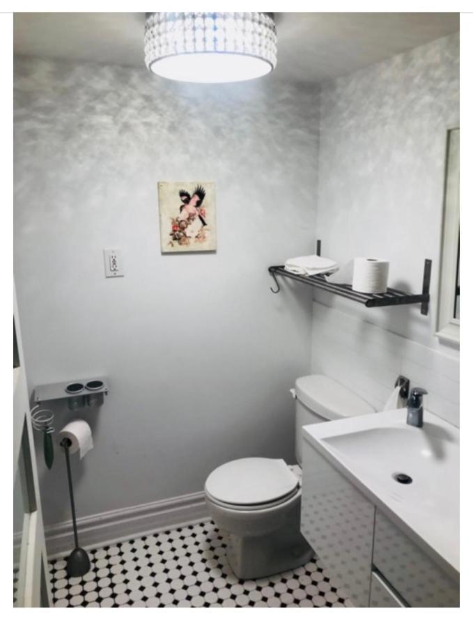 Gasthof Downtown Studio In Leslieville With Hot Tub