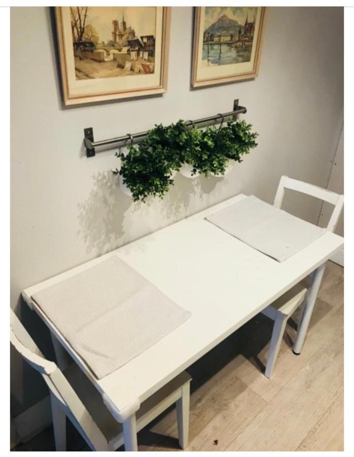 Gasthof Downtown Studio In Leslieville With Hot Tub Toronto