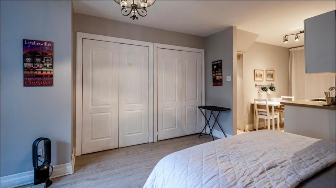 Gasthof Downtown Studio In Leslieville With Hot Tub