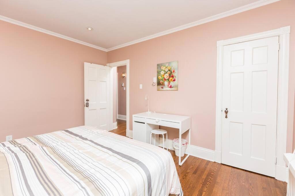 2-bdrm Lovely - Sunnylea Prime -the Kingsway Toronto