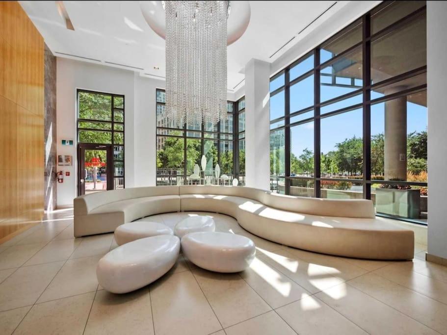 Cn Tower View With Free Parking, Pool, & Amenities Apartment Toronto