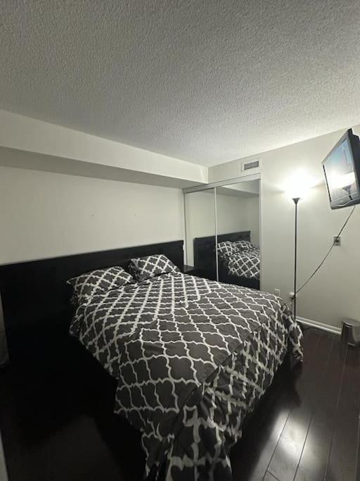 Cn Tower View With Free Parking, Pool, & Amenities *
