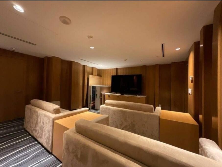 Cn Tower View With Free Parking, Pool, & Amenities Apartment *