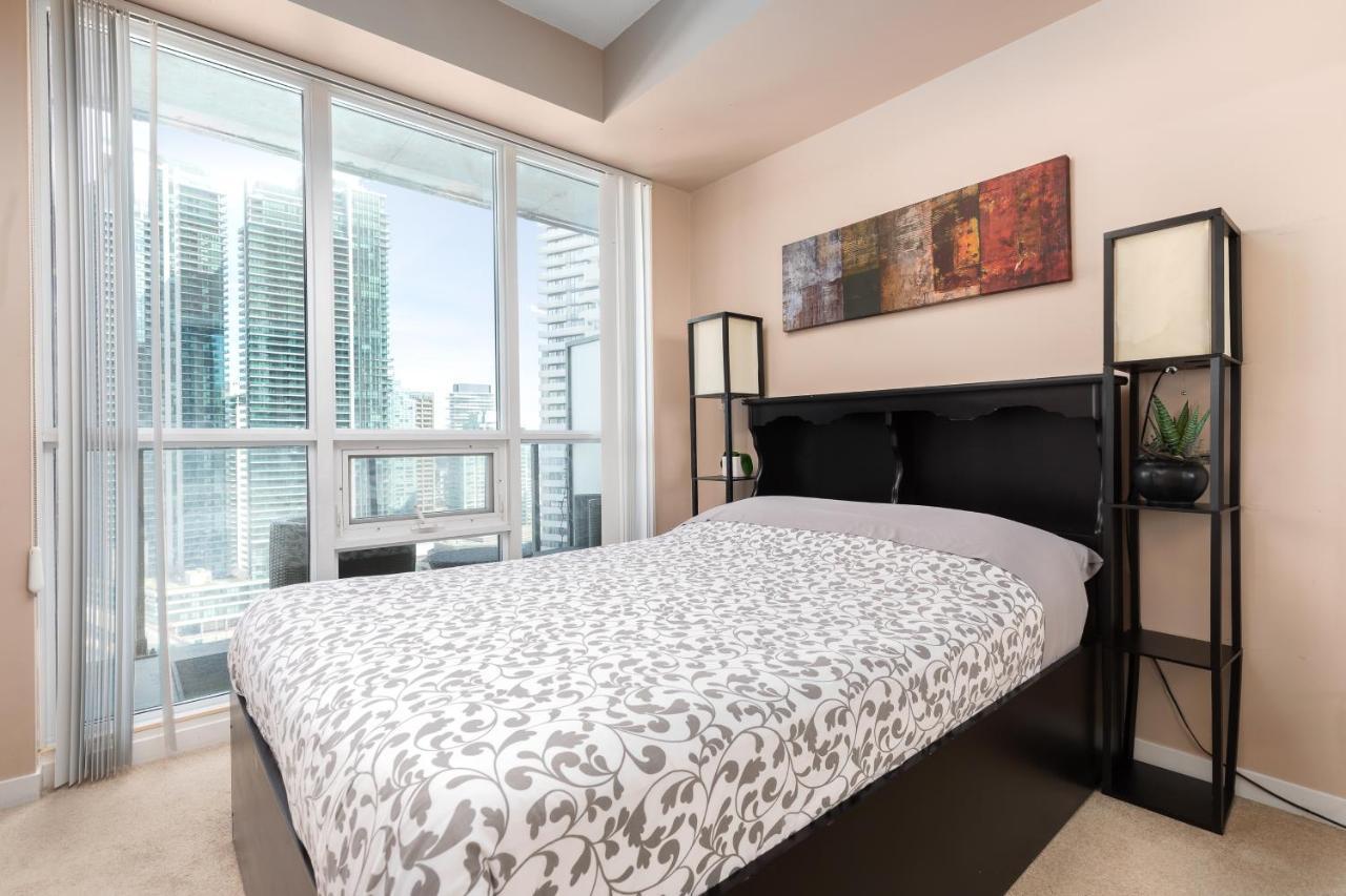 Apartment Across From The Cn Tower, Metro Convention Centre And Rogers Centre In Downtown Core *