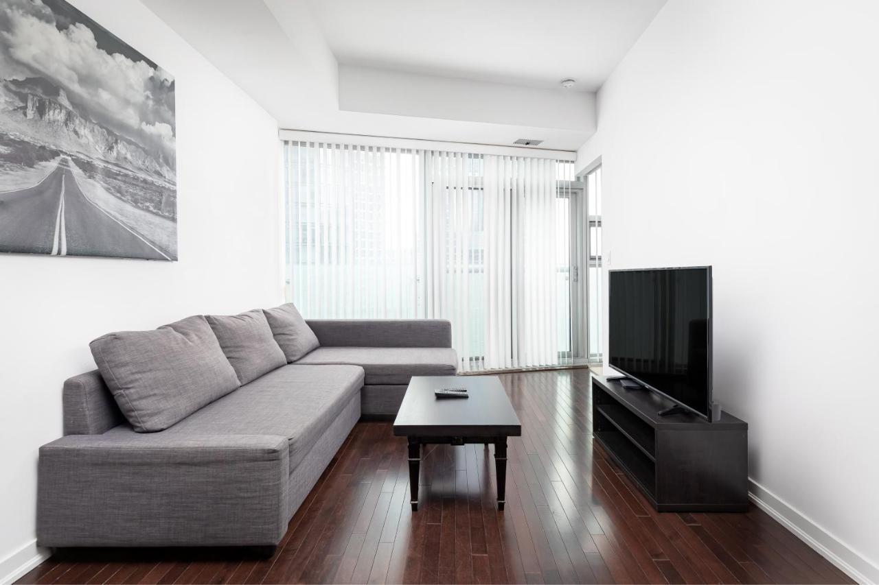 Apartment Across From The Cn Tower, Metro Convention Centre And Rogers Centre In Downtown Core
