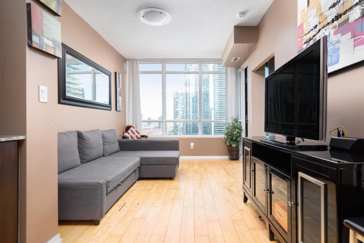Across From The Cn Tower, Metro Convention Centre And Rogers Centre In Downtown Core Apartment *