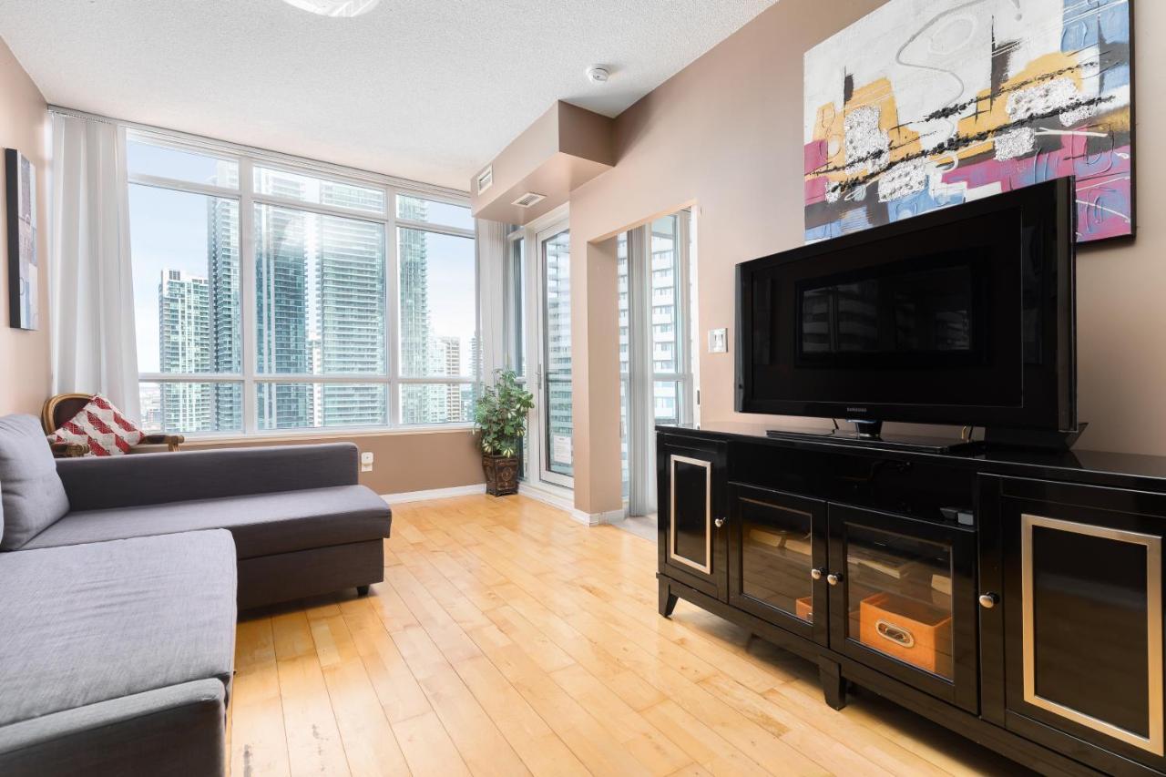 Across From The Cn Tower, Metro Convention Centre And Rogers Centre In Downtown Core