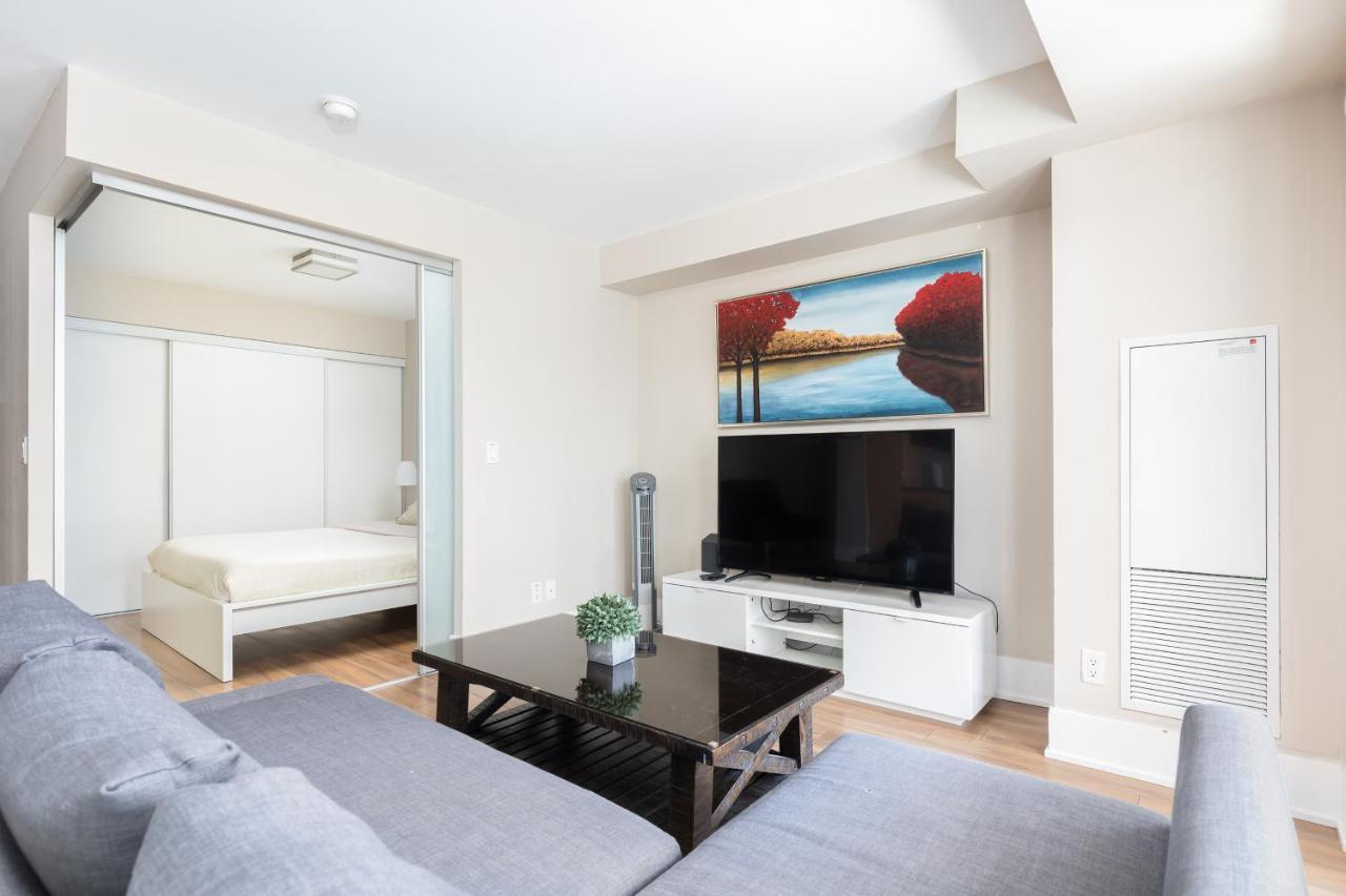 Across From The Cn Tower, Metro Convention Centre And Rogers Centre In Downtown Core Toronto