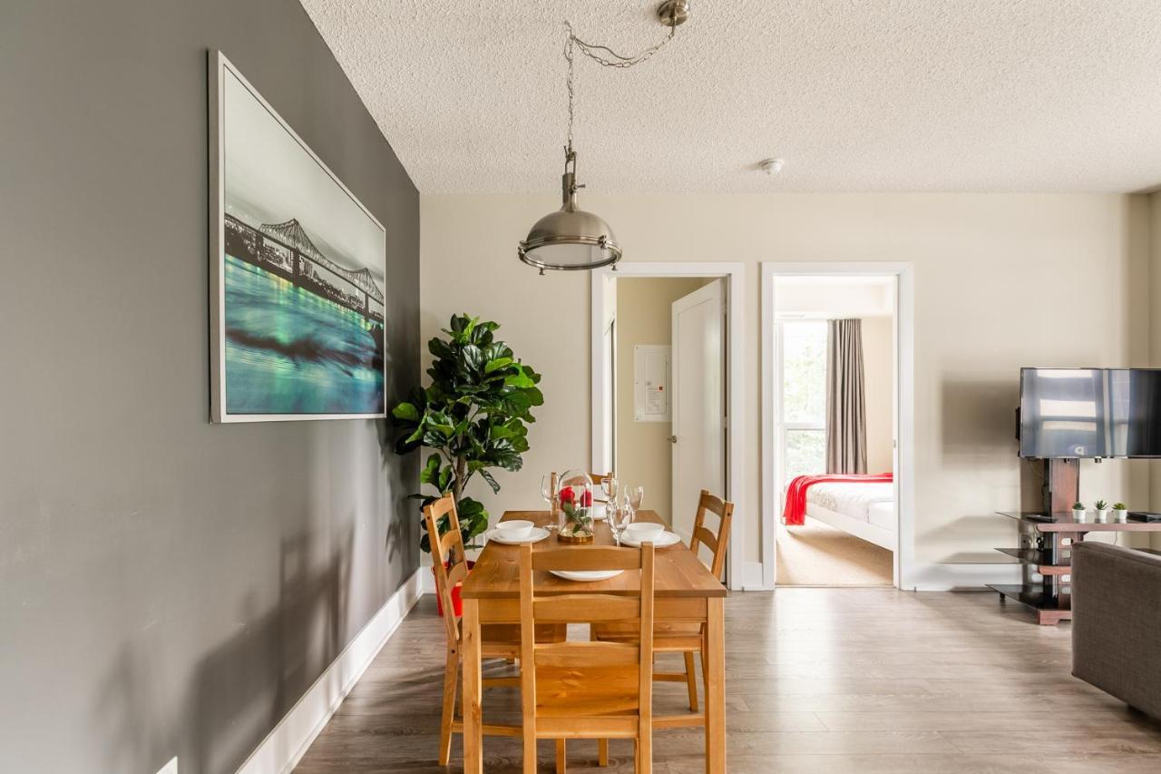 Apartment Perfectly Downtown With Free Parking
