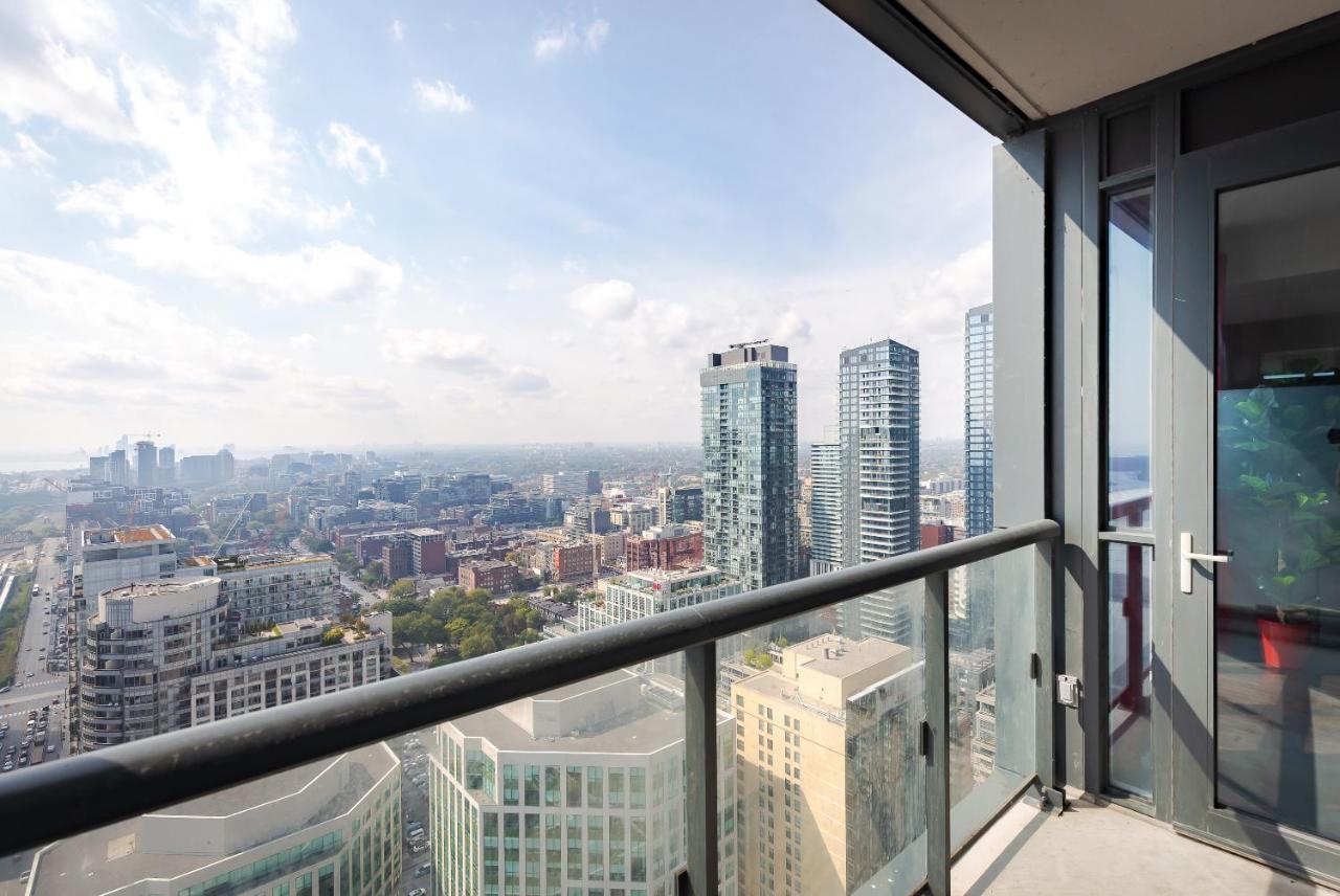 Perfectly Downtown With Free Parking *