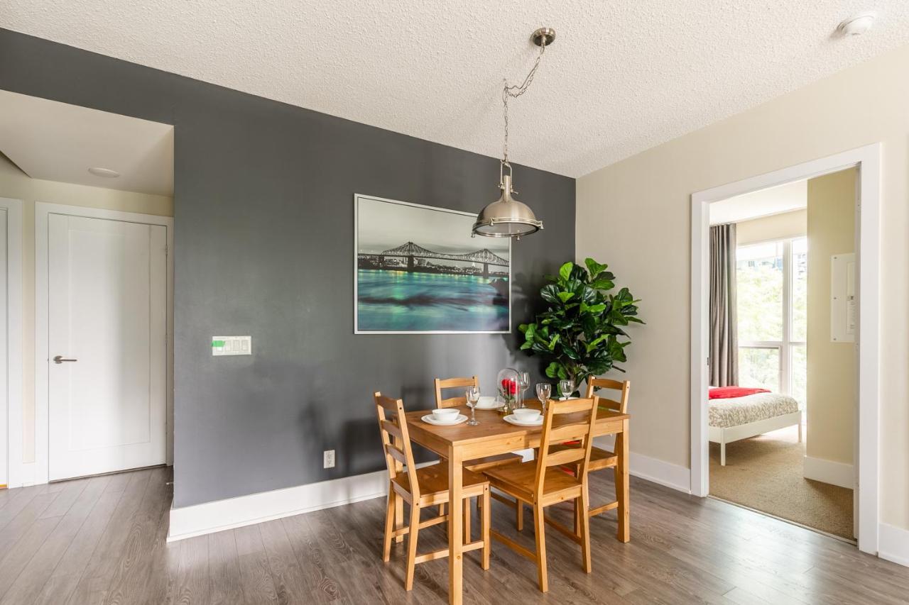 Apartment Perfectly Downtown With Free Parking *