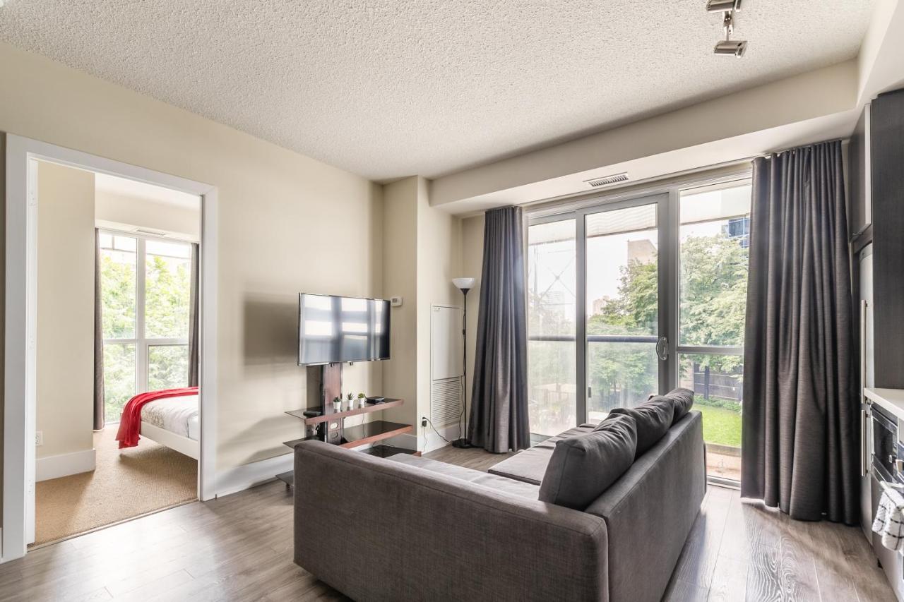 Perfectly Downtown With Free Parking Apartment *
