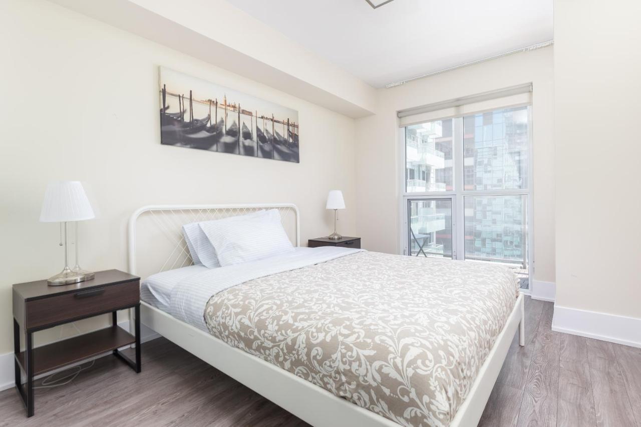Across From The Cn Tower, Metro Convention Centre And Rogers Centre In Downtown Core * Toronto