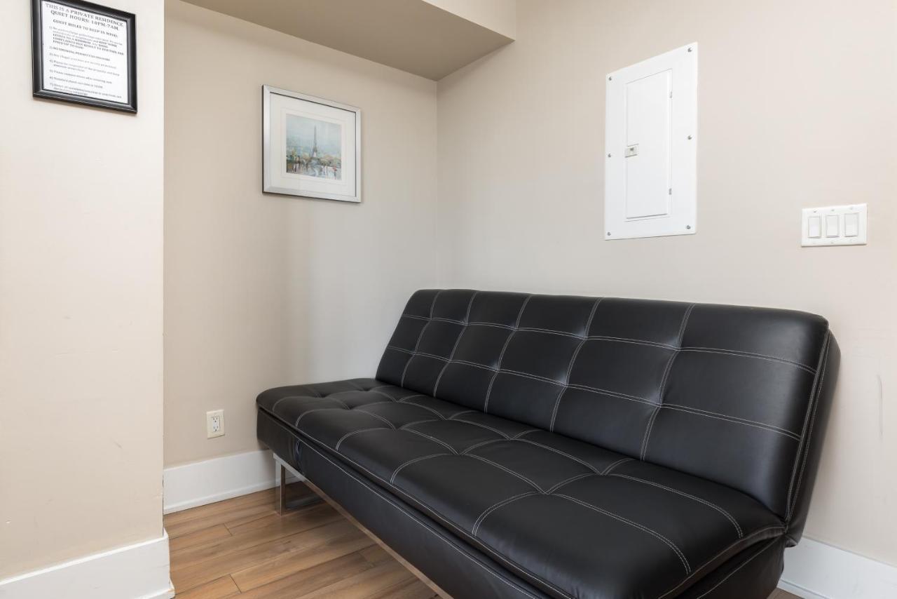 Perfectly Downtown With Free Parking Apartment Toronto