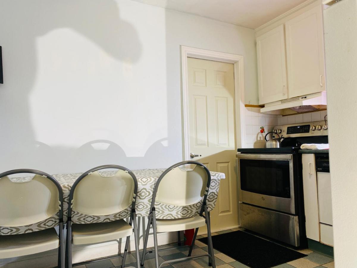 Villa Bungalow 3 Bedrooms Space Share Canada Toronto