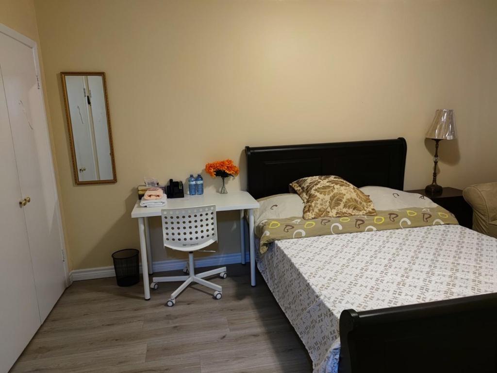 North York Close To Hwy 401 And Dvp *