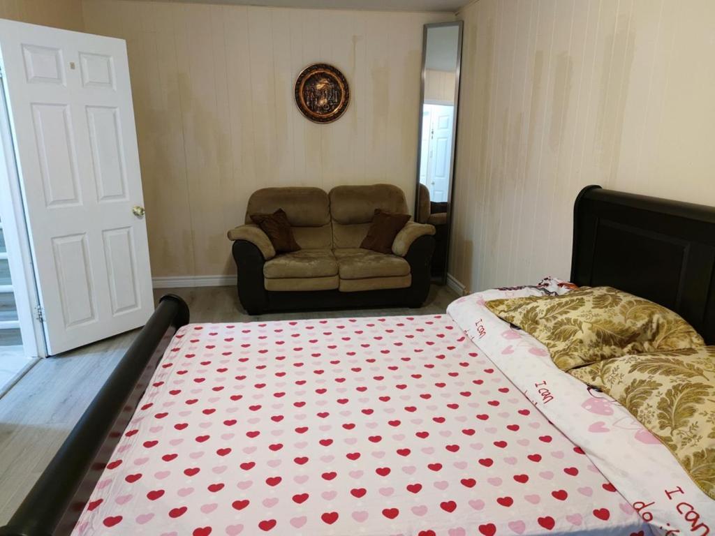 North York Close To Hwy 401 And Dvp Homestay *