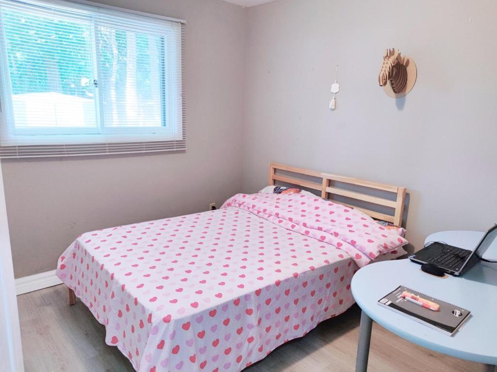 Homestay North York Close To Hwy 401 And Dvp *