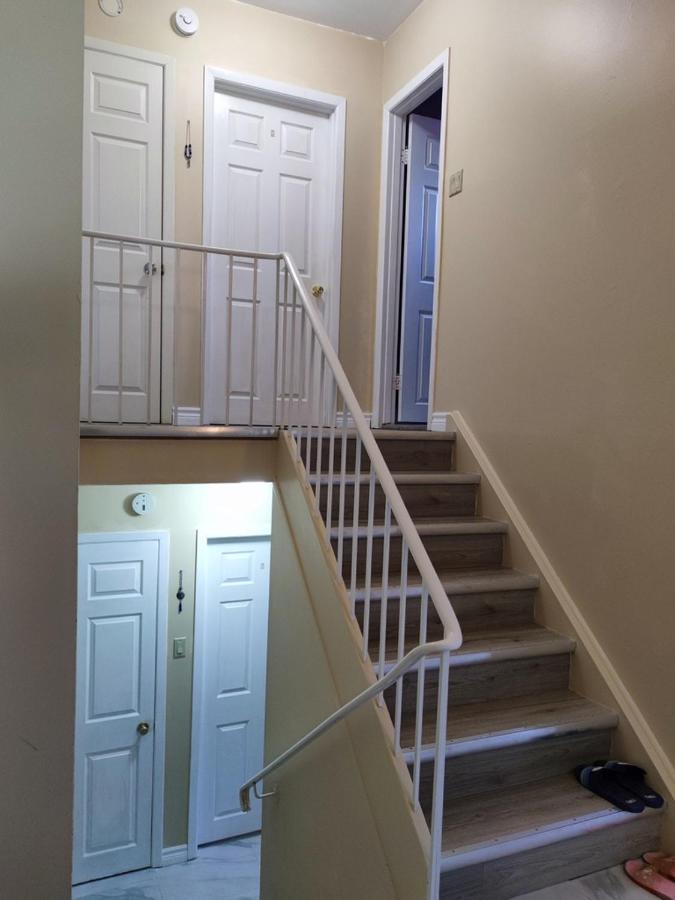 Homestay North York Close To Hwy 401 And Dvp