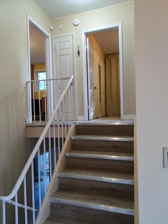 Homestay North York Close To Hwy 401 And Dvp Toronto