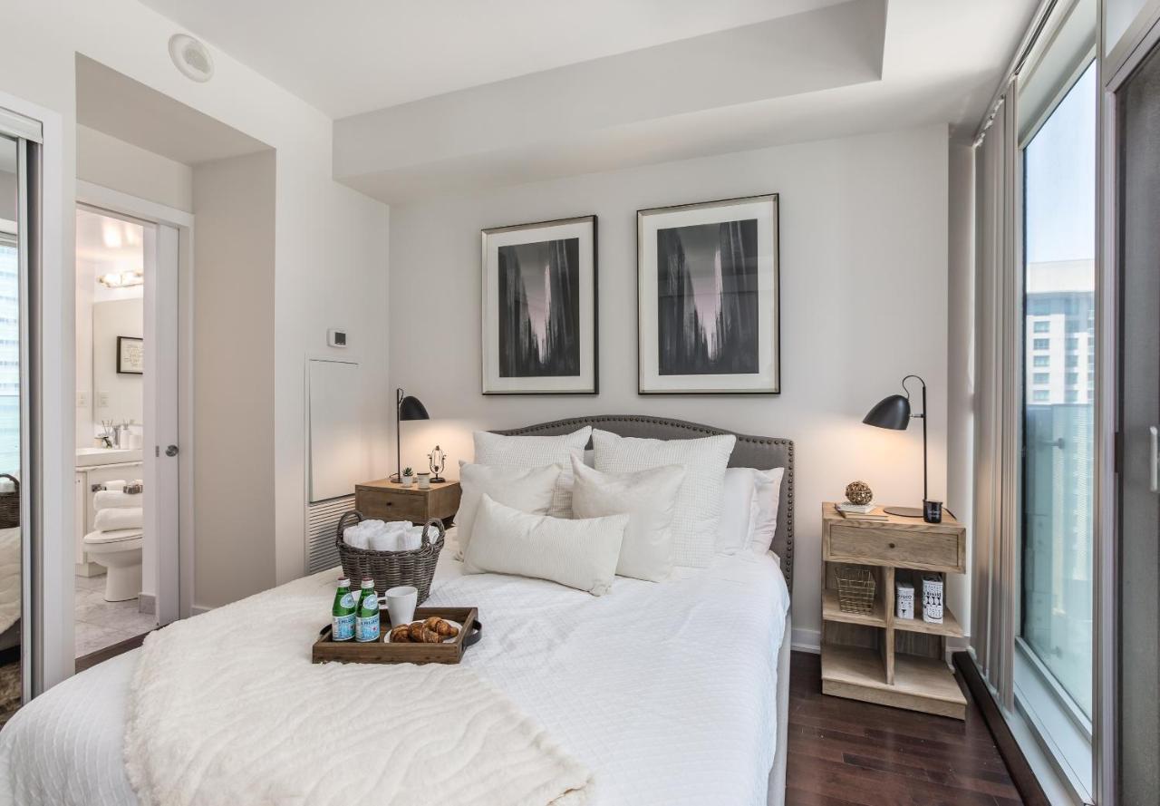 Condo Downtown, Cn Tower, Financial District Apartment *