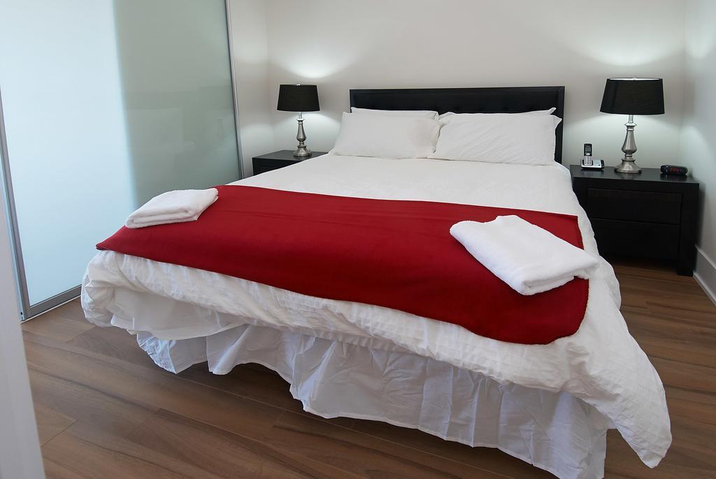 Whitehall Suites - Front Street