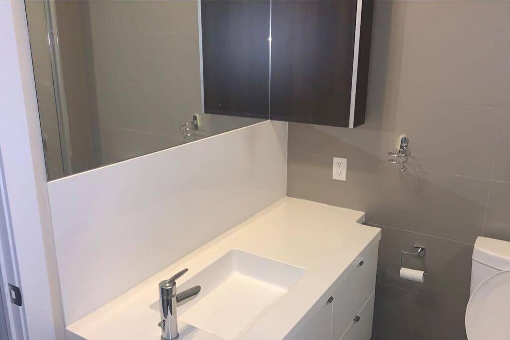 Executive 2 Beds With Lakeview Cn Tower Rogers Centre Island Toronto