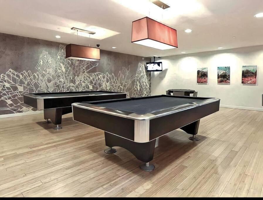 Executive 2 Beds With Lakeview Cn Tower Rogers Centre Island Apartment Toronto
