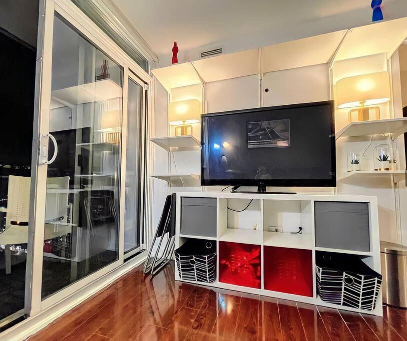 Executive 2 Beds With Lakeview Cn Tower Rogers Centre Island *