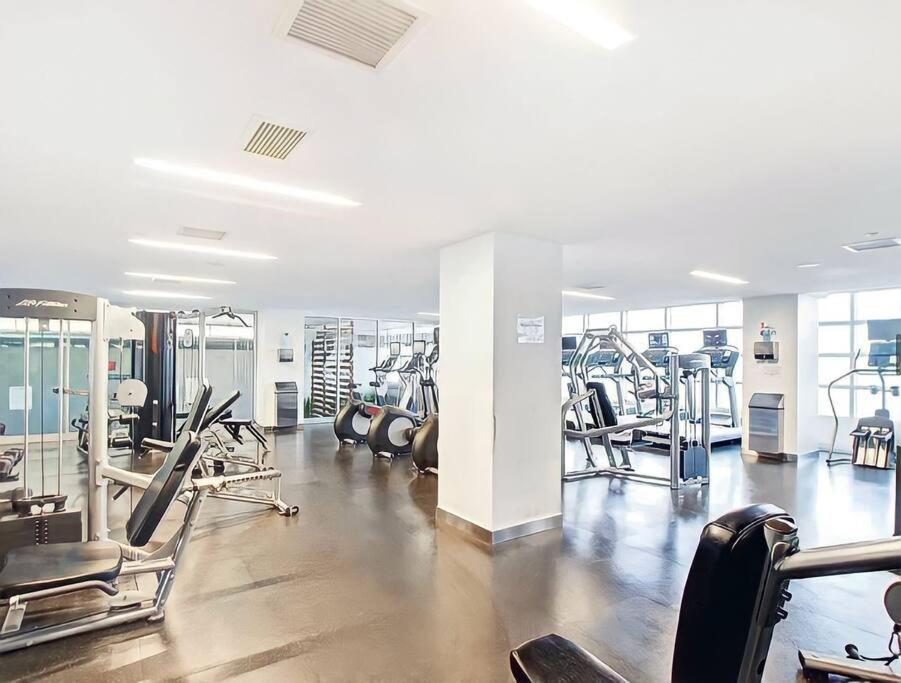 Executive 2 Beds With Lakeview Cn Tower Rogers Centre Island *