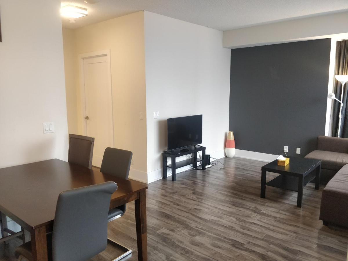 Apartment Entertainment District, Downtown - 300 Front 1 Bed 1 Bath, City View Toronto