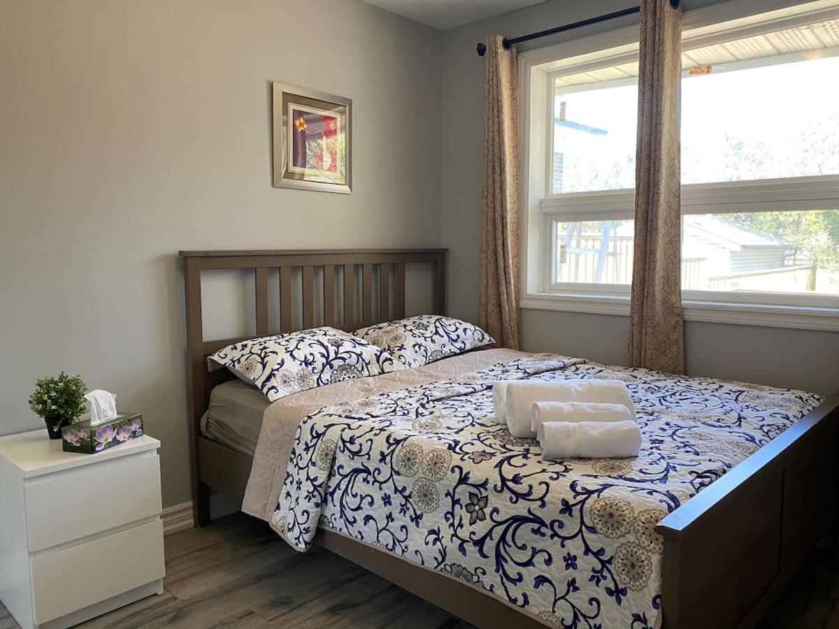 Cozy Bedroom - 7 Min Walk To Kennedy Station - Shared Bathroom Privatunterkunft Toronto