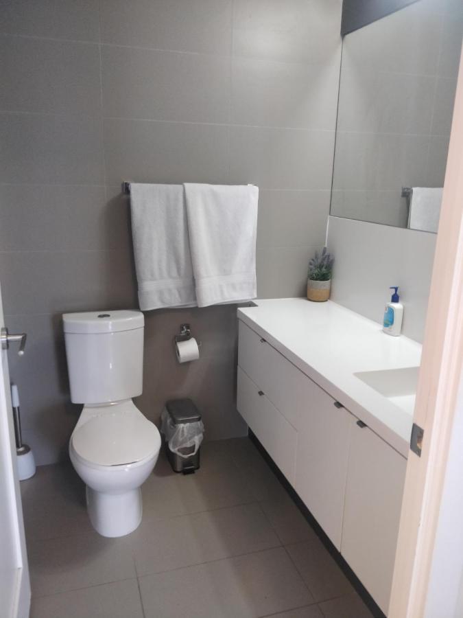 Apartment Entertainment District, Downtown - 300 Front 1 Bed 1 Bath, City View Toronto