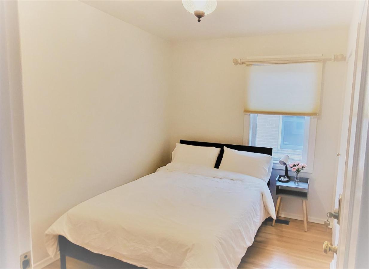 Queen Bedroom With Private Washroom Near 401, 404, Dvp, Markham, North York, Free Parking *