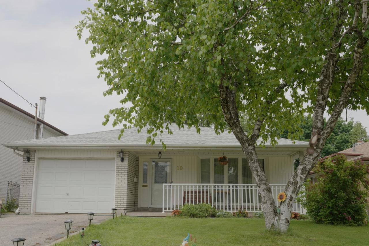 Large Private Close To Finch Homestay