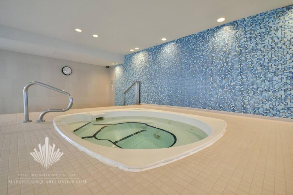 Stunning - 1 Bdrm W/breakfast Apartment Toronto