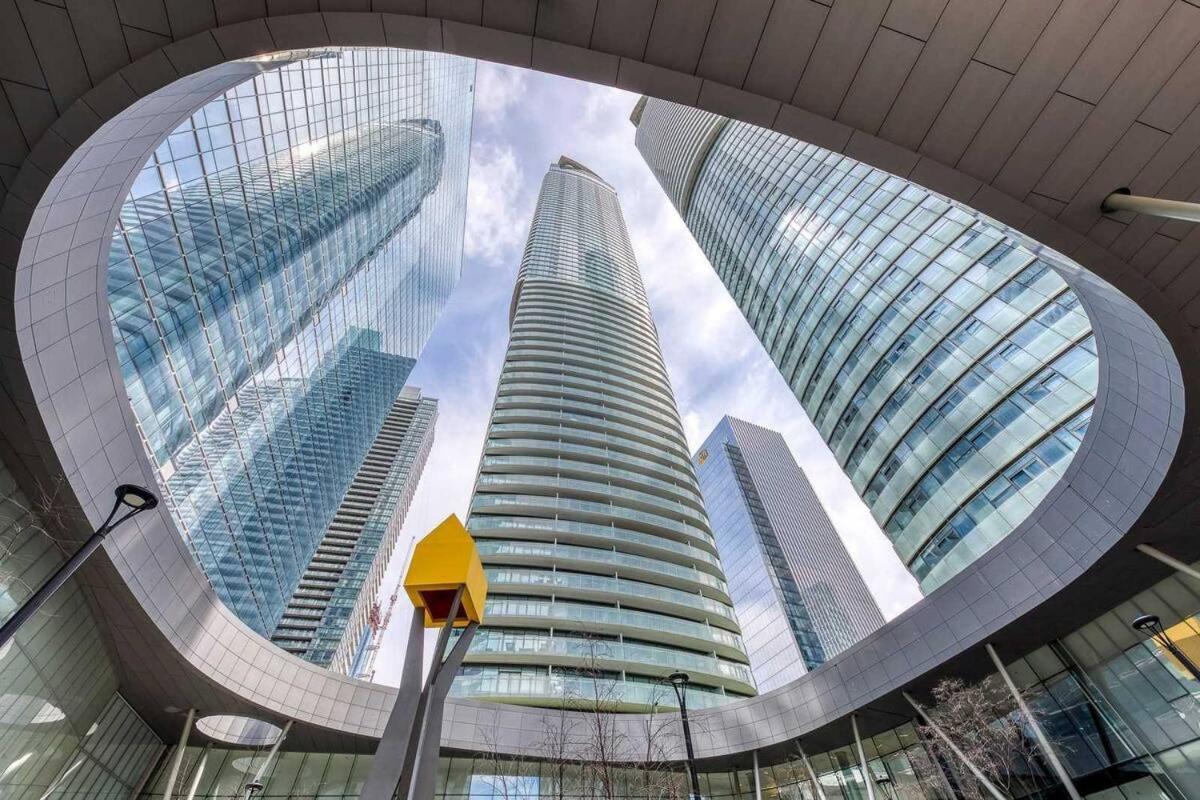 Stunning View At Ice Apartment Toronto