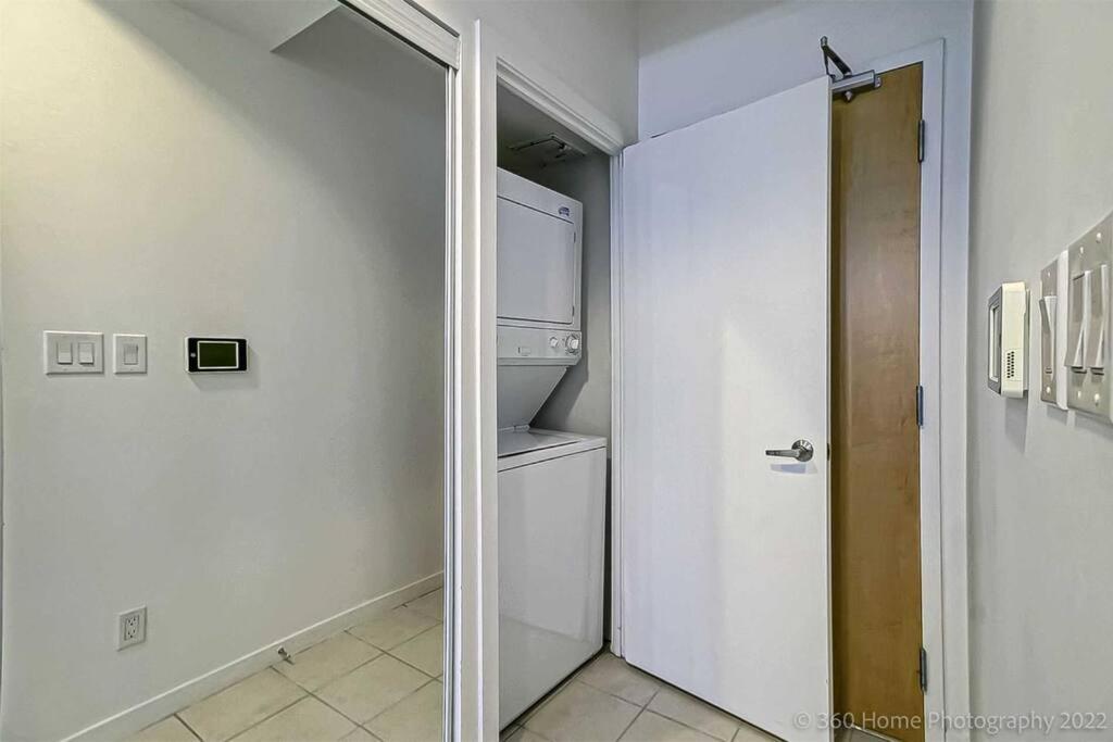 Stunning - 1 Bdrm W/breakfast Apartment *